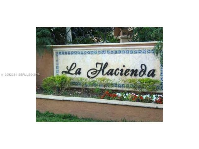 18346 NW 68th Avenue C, Hialeah, FL 33015