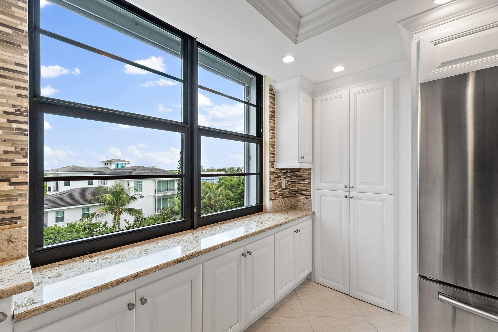 911 Ocean Drive 506 — photo 11
