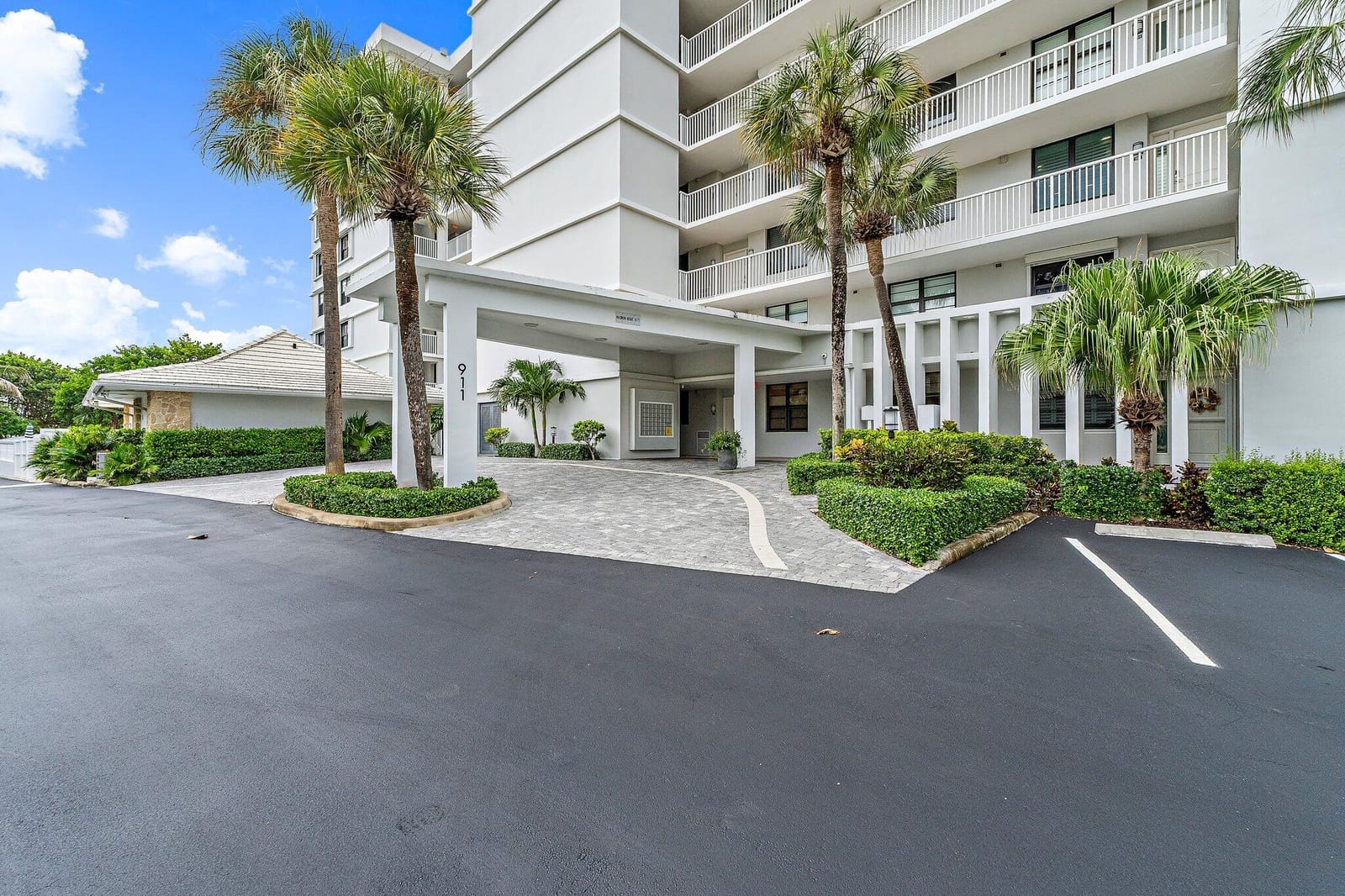 911 Ocean Drive 506 — photo 4