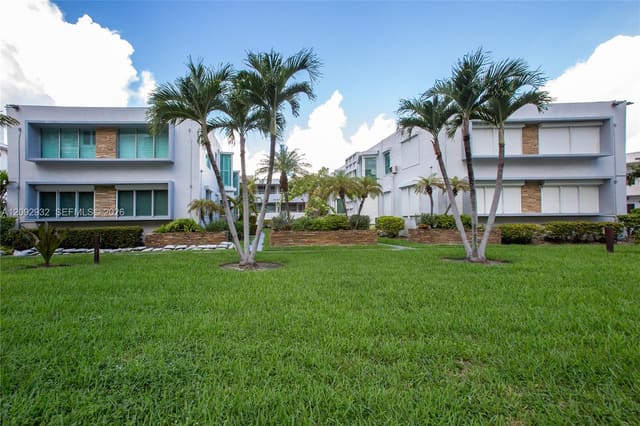10178 Collins Avenue 202, Bal Harbour, FL 33154