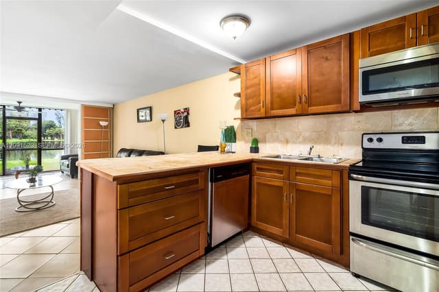 3710 Inverrary Drive 1D, Lauderhill, FL 33319