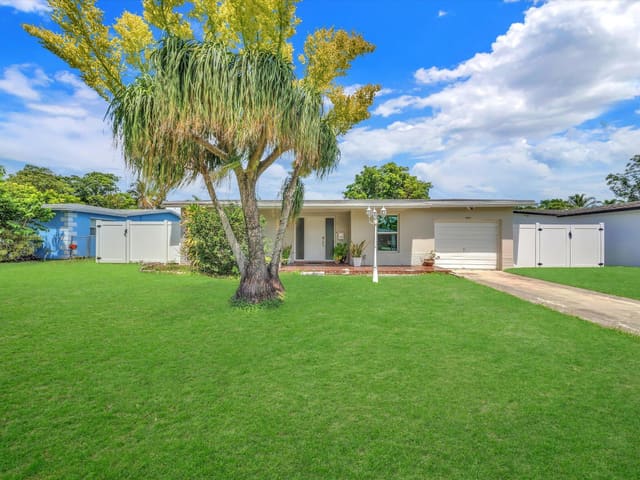 6851 SW 7th Place, North Lauderdale, FL 33068