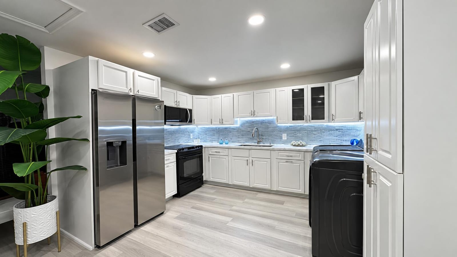 1034 MANOR Drive, Palm Springs, FL 33461 photo 9