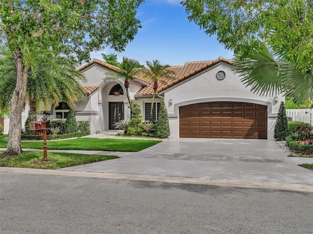 716 Lake Boulevard 716, Weston, FL 33326