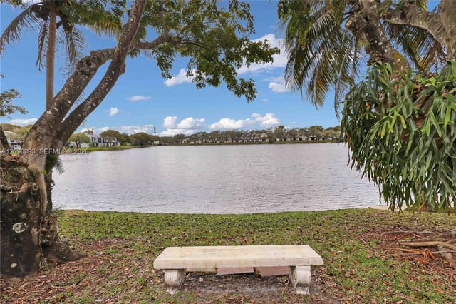 1440 NW 97th Terrace 282, Pembroke Pines, FL 33024