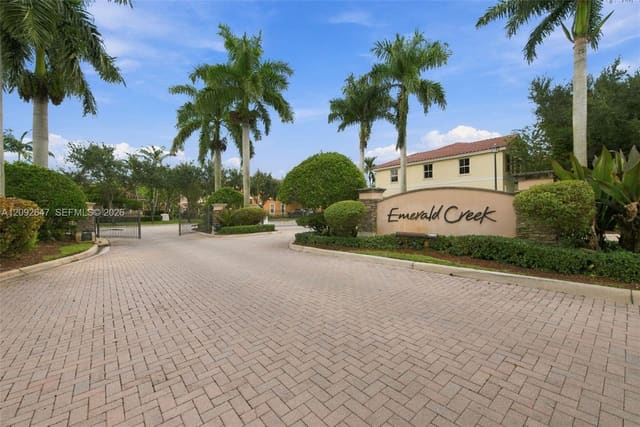 12436 NW Emerald Creek Manor, Plantation, FL 33325