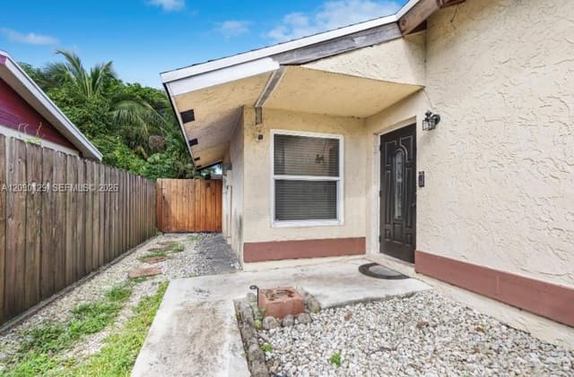 281 SW 83rd Avenue, North Lauderdale, FL 33068