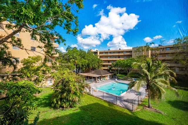 4111 STIRLING Road 308, Hollywood, FL 33021