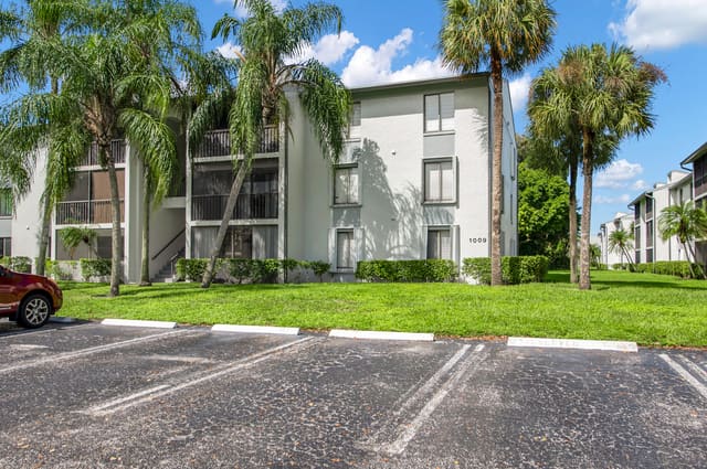1009 GREEN PINE Boulevard F3, West Palm Beach, FL 33409