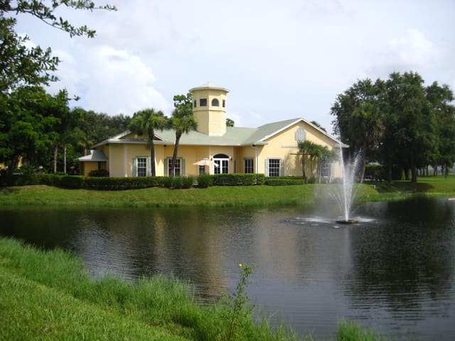 318 MEADOWS Circle, Boynton Beach, FL 33436