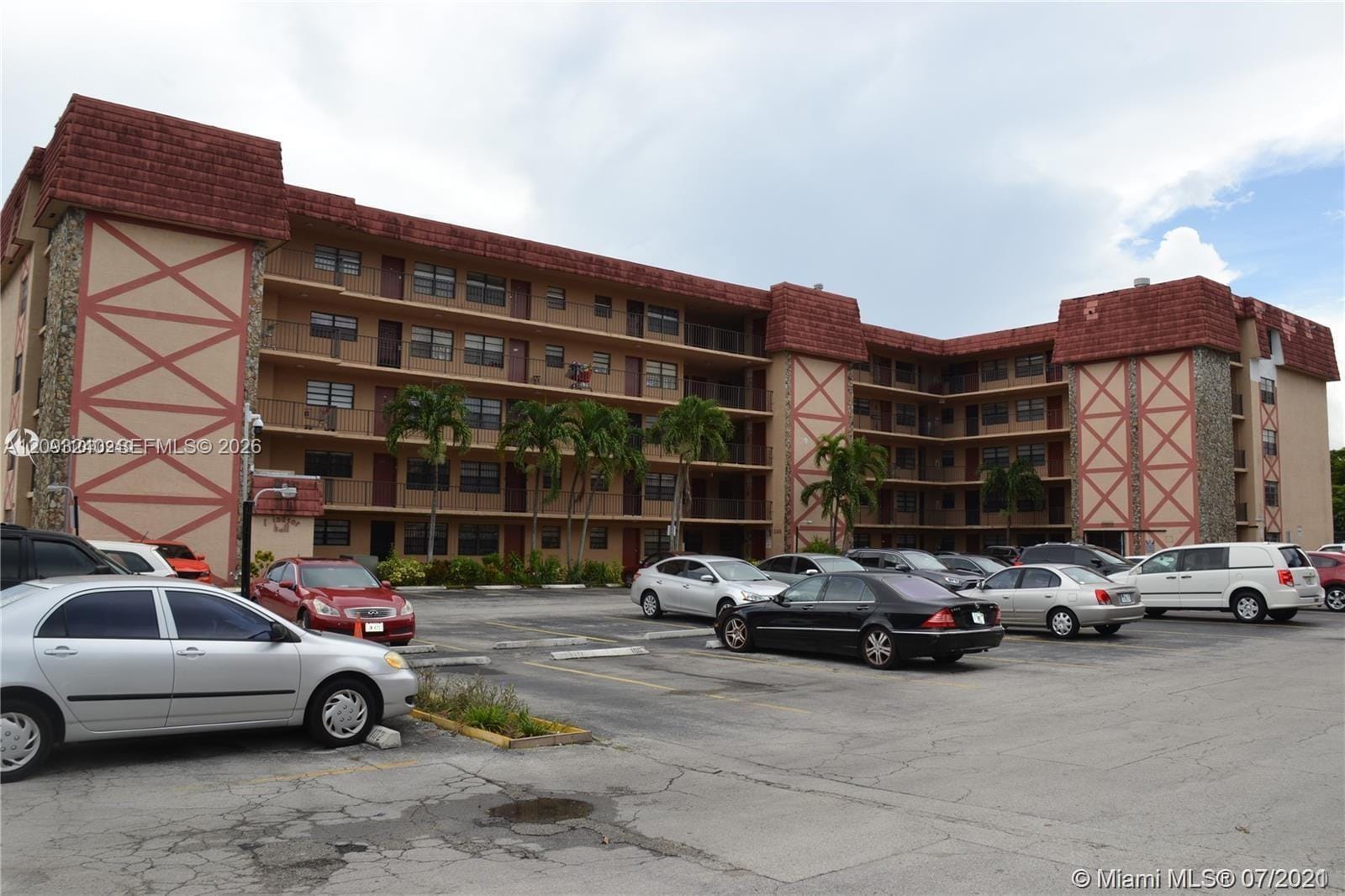 1325 W 68th Street 221