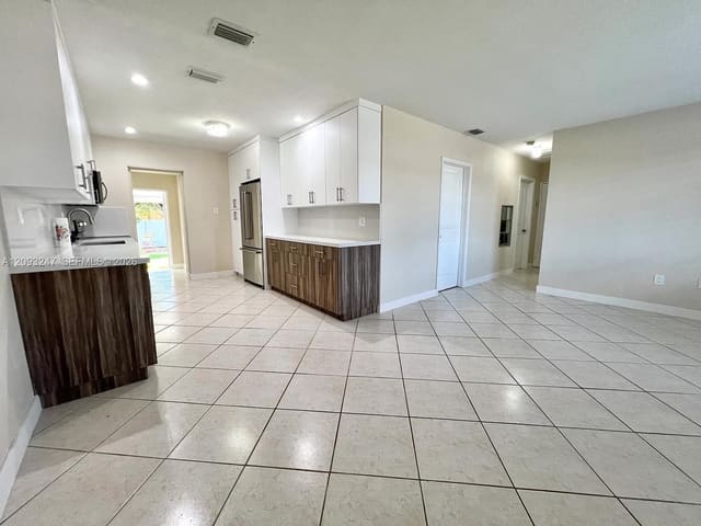 1175 W 33rd Place, Hialeah, FL 33012