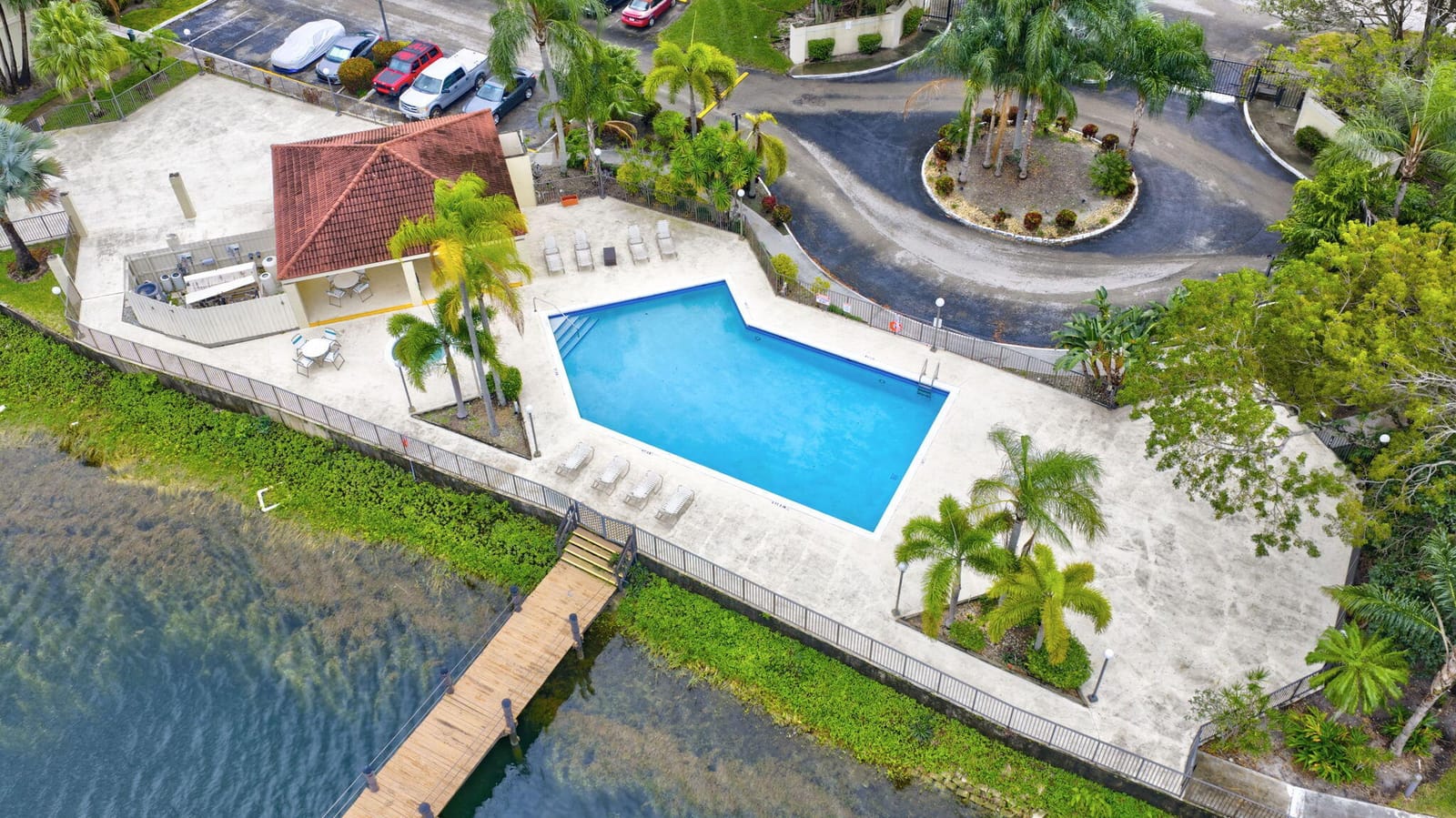 117 LAKE EMERALD Drive 408