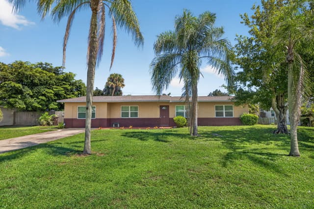 921 SE FLAMINGO Avenue, Stuart, FL 34996