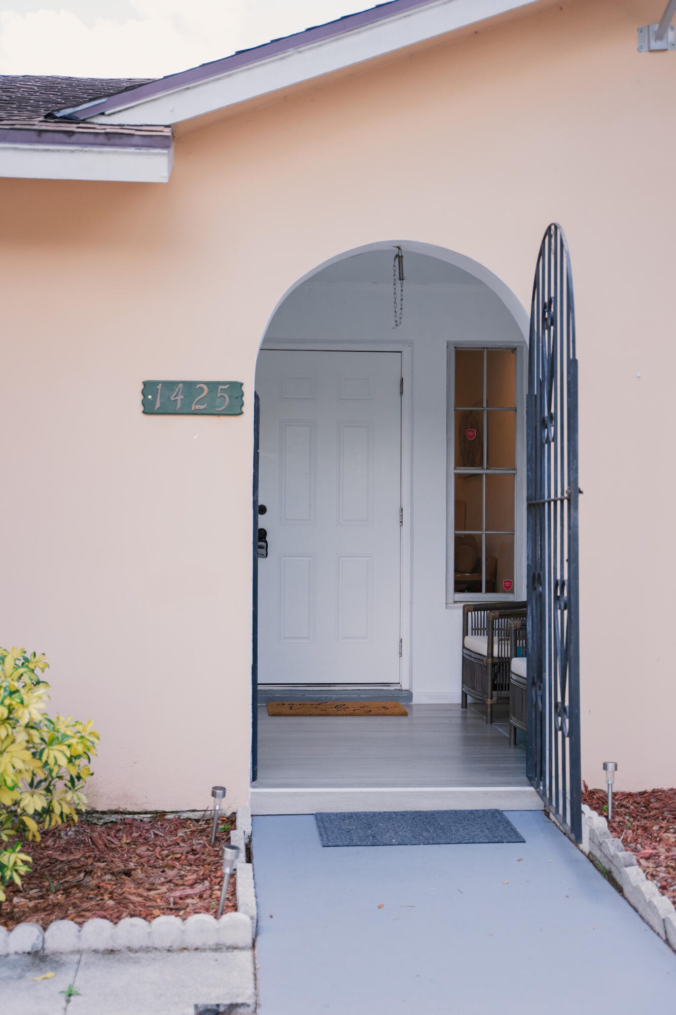 1425 RIVERSIDE Circle — photo 2