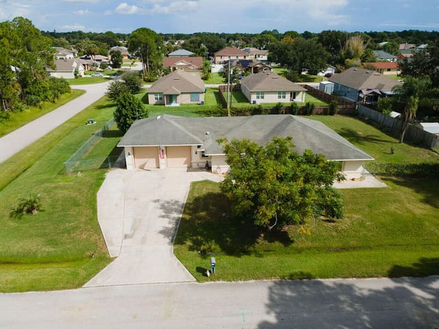 601 ANTIGUA Street NE, Palm Bay, FL 32907
