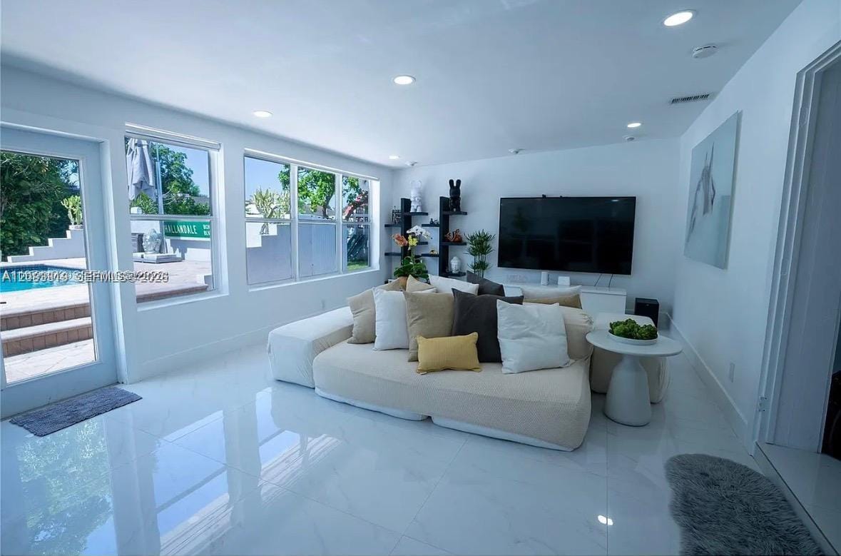 31 SW 6th Street, Hallandale Beach, FL 33009 photo 16