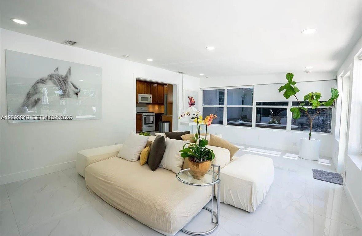 31 SW 6th Street, Hallandale Beach, FL 33009 photo 17