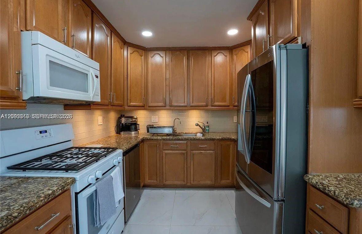31 SW 6th Street — photo 6