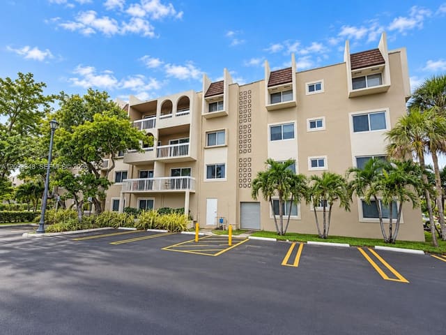 7732 Camino Real f401, Miami, FL 33143