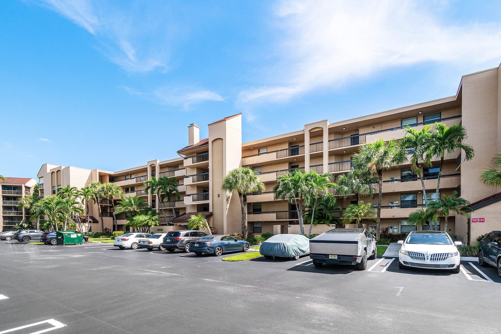 2455 LINDELL Boulevard 3411 — photo 1