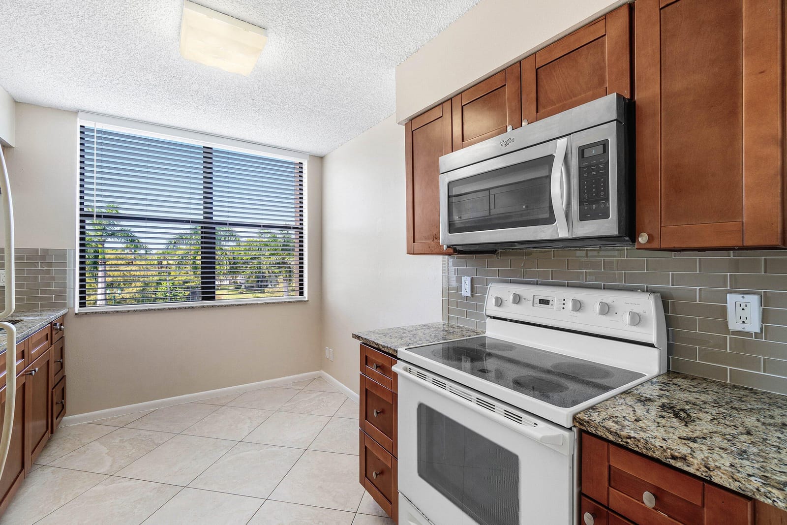 2455 LINDELL Boulevard 3411 — photo 11