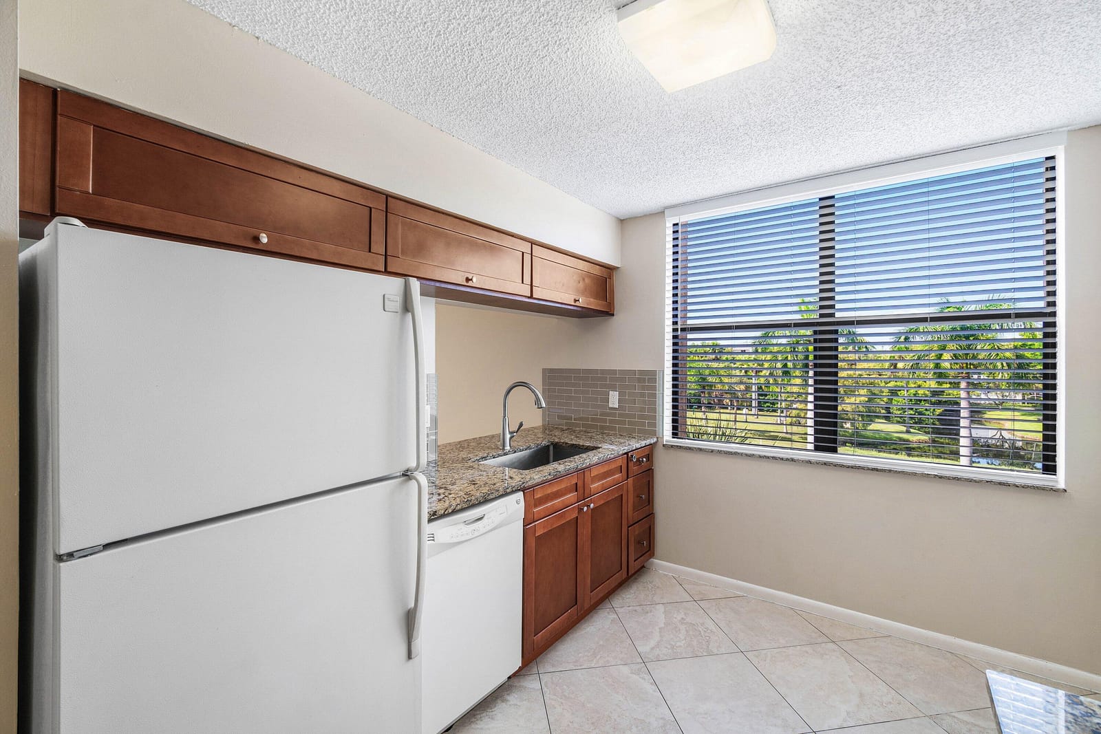 2455 LINDELL Boulevard 3411 — photo 12