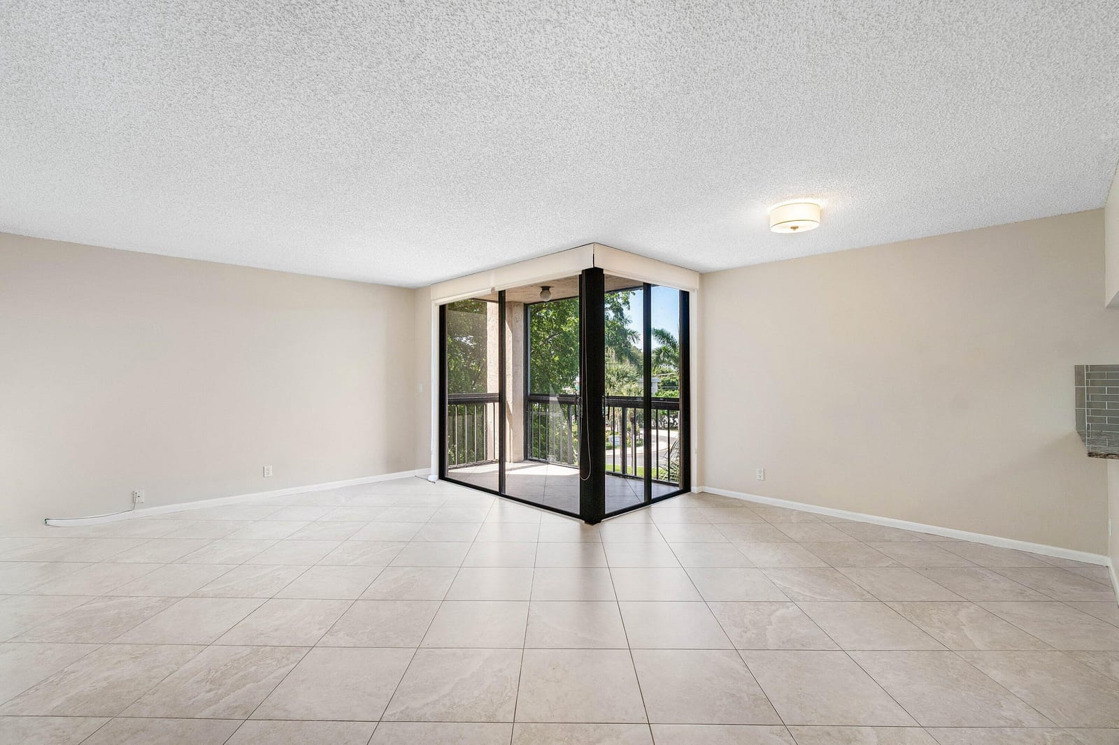 2455 LINDELL Boulevard 3411 — photo 3