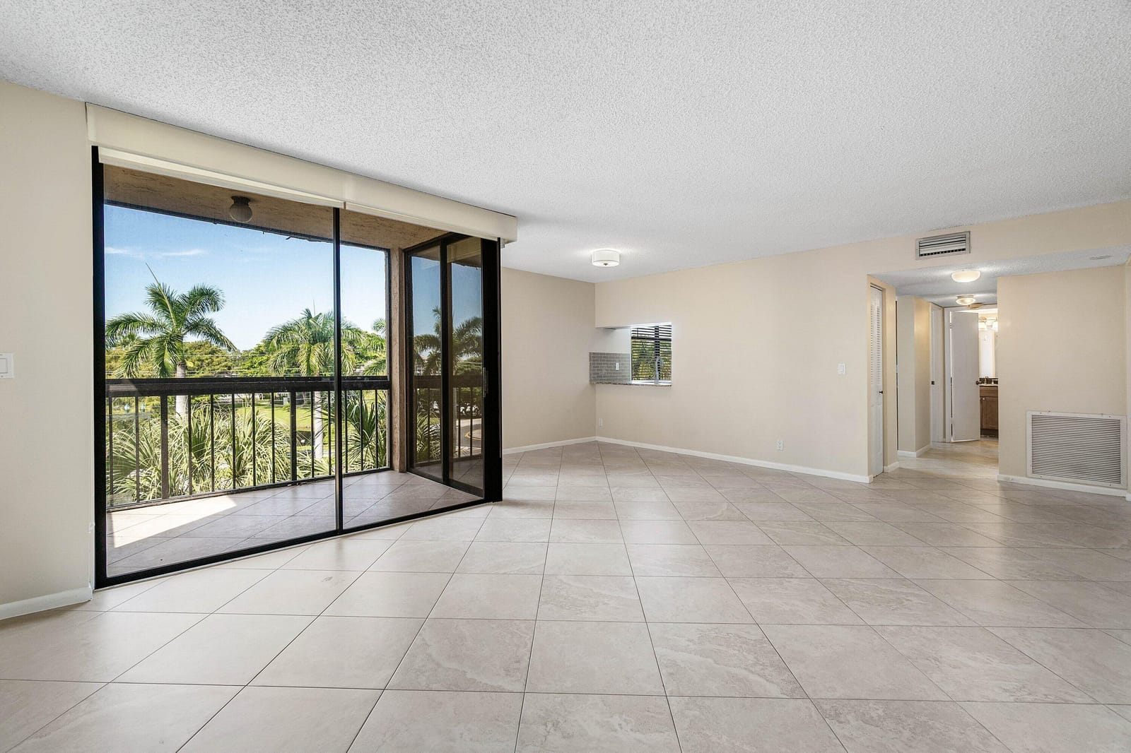 2455 LINDELL Boulevard 3411 — photo 4
