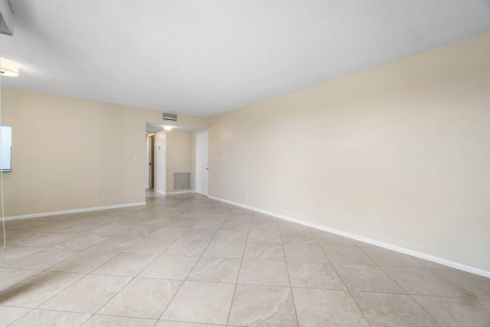 2455 LINDELL Boulevard 3411 — photo 9
