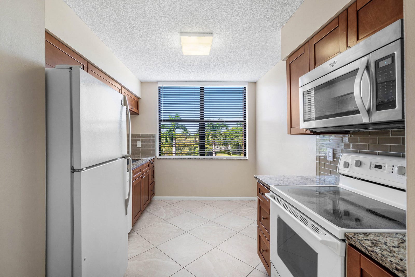 2455 LINDELL Boulevard 3411 — photo 10