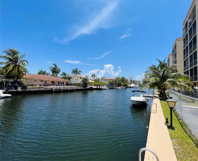 2935 NE 163rd Street 5P, North Miami Beach, FL 33160