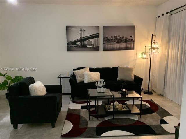 18342 NW 68th Avenue O, Hialeah, FL 33015