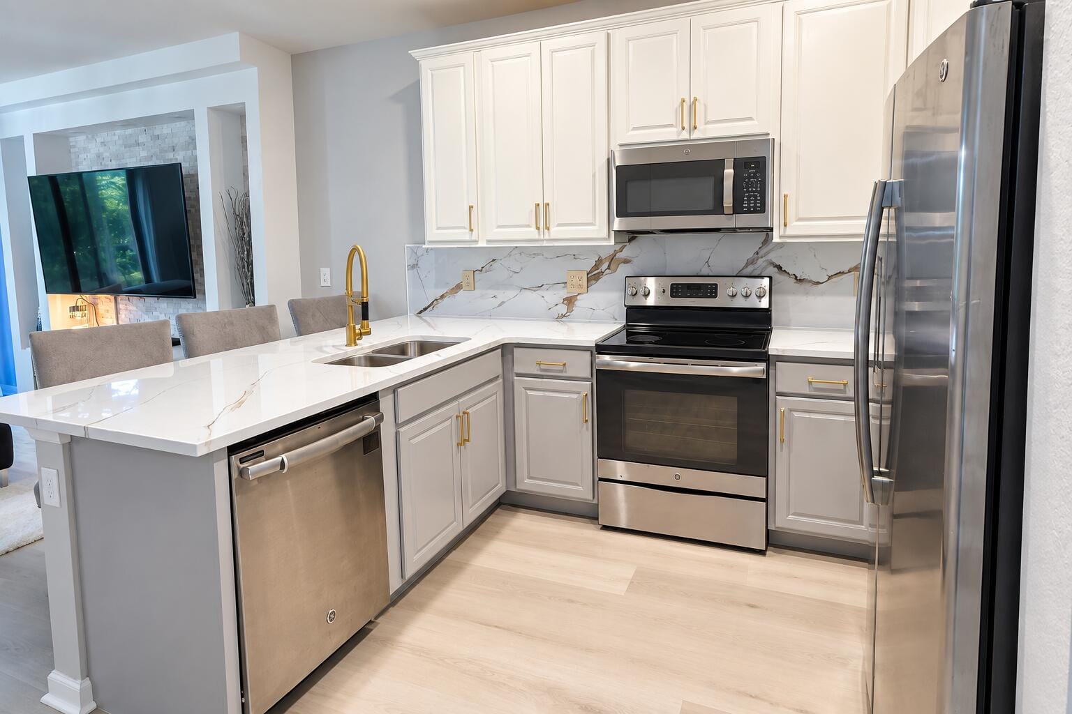 6943 Broadland Way — photo 3