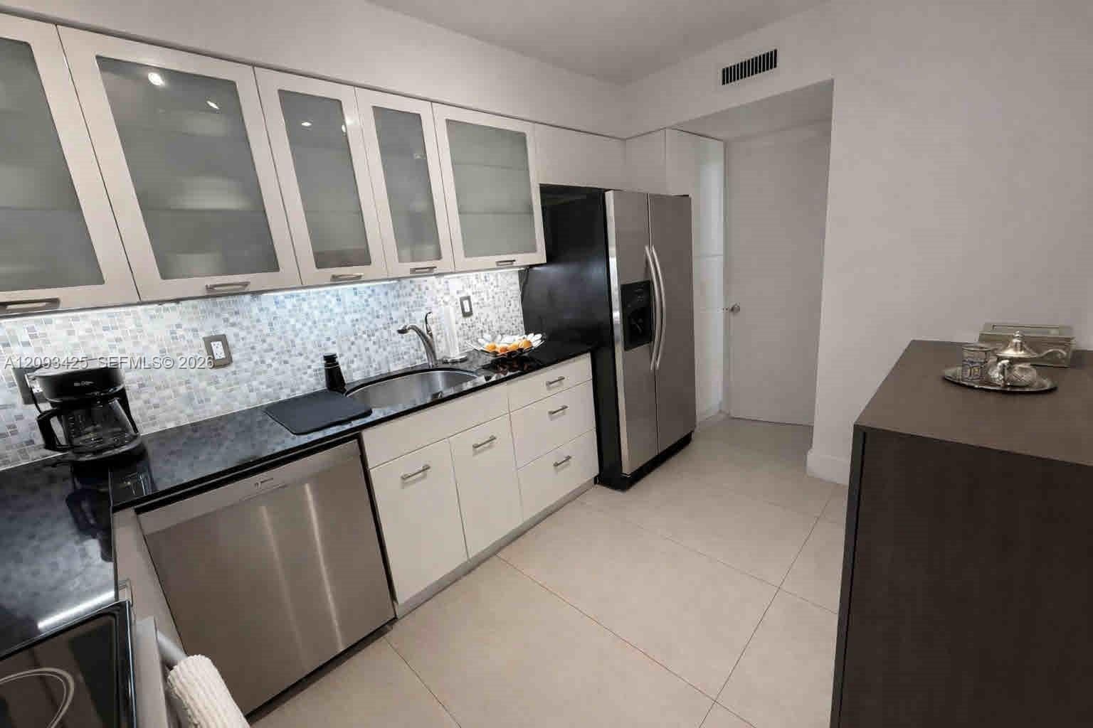 9225 Collins Avenue 505 — photo 7