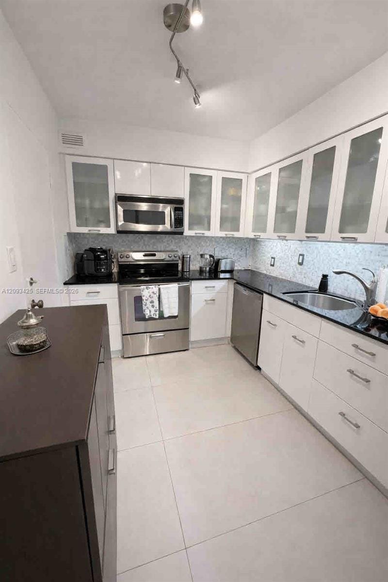9225 Collins Avenue 505 — photo 8