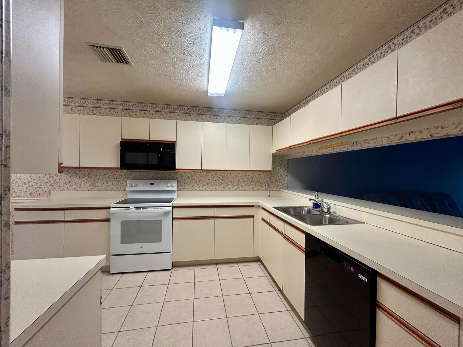 12849 SE BERWICK Court — photo 4
