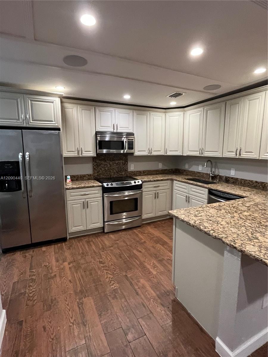 217 SW 10th Street — photo 4
