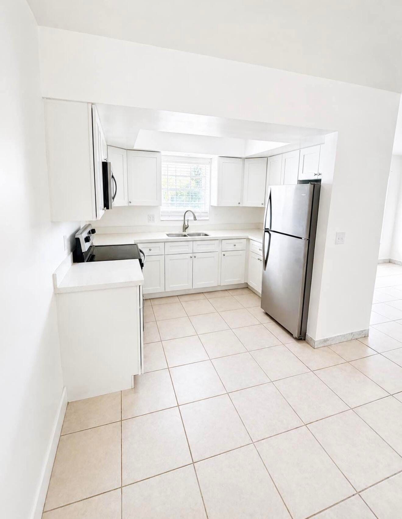1017 NW 30TH Court 5, Wilton Manors, FL 33311 photo 2