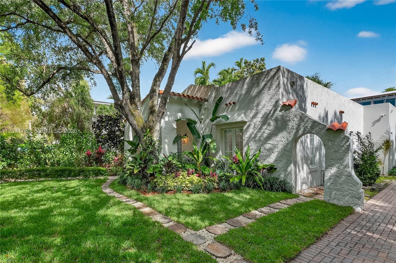 1109 Almeria Avenue — photo 3