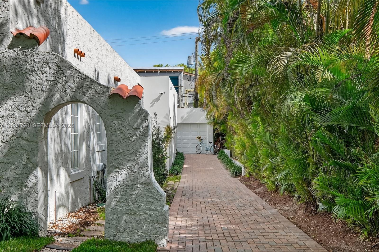 1109 Almeria Avenue — photo 5