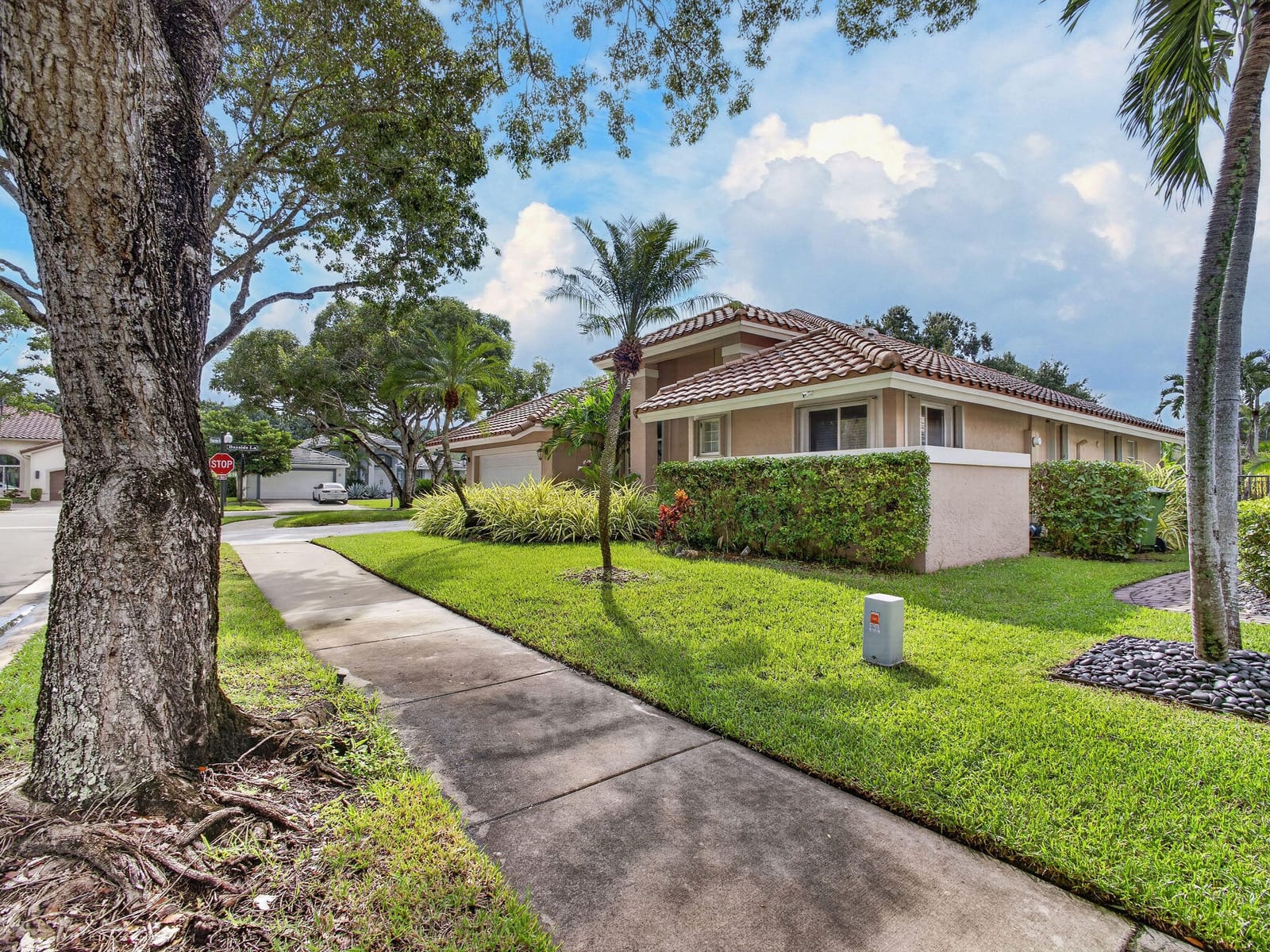 832 WATERVIEW Drive, Weston, FL 33326 photo 3
