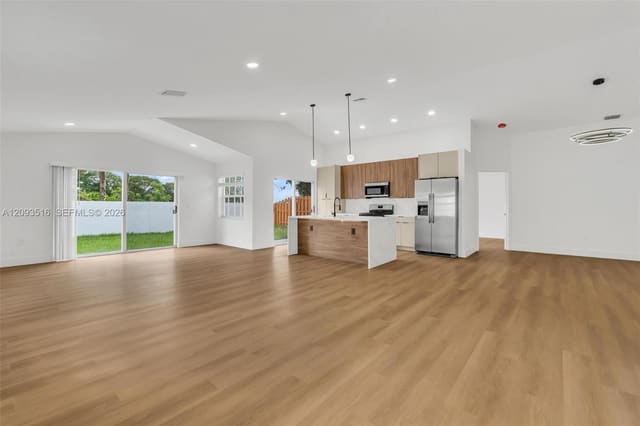 16 Gables Boulevard, Villas At Bonaventure, Weston, FL