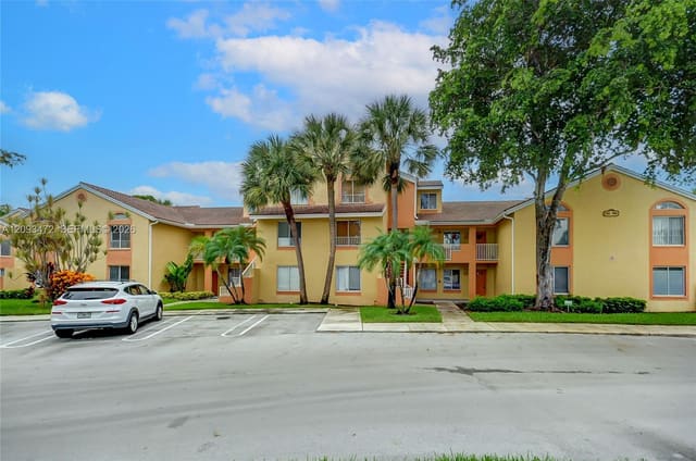 994 Coral Club Drive 994, Coral Springs, FL 33071