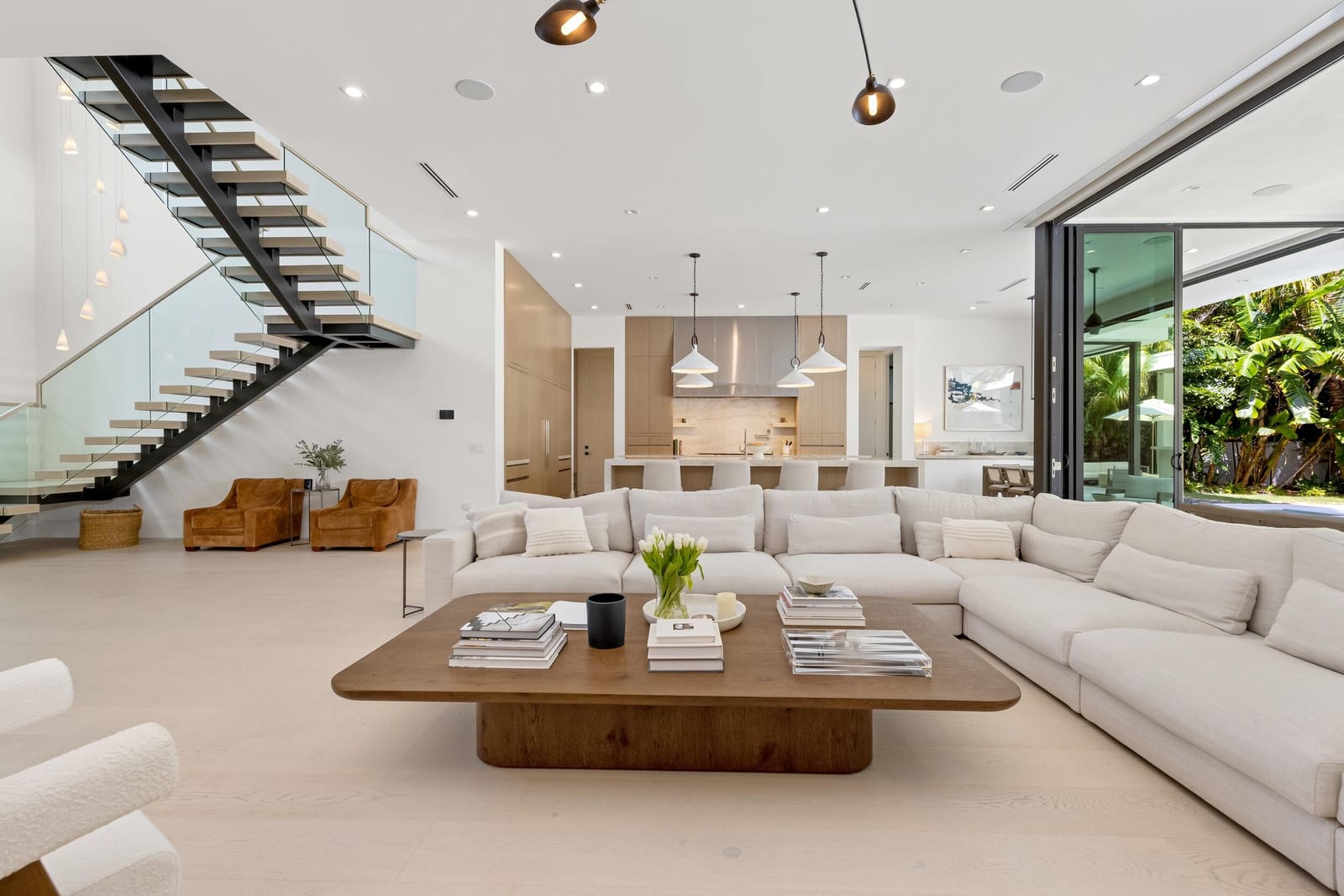735 W Fern Drive — photo 4
