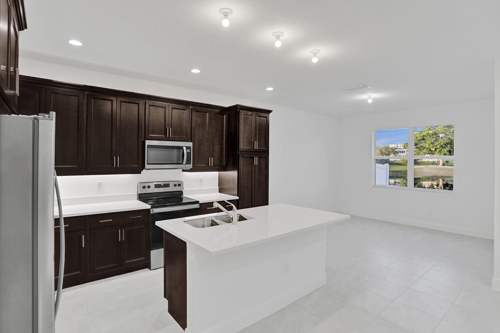 585 SANDERLING Circle, Deerfield Beach, FL 33442 photo 11