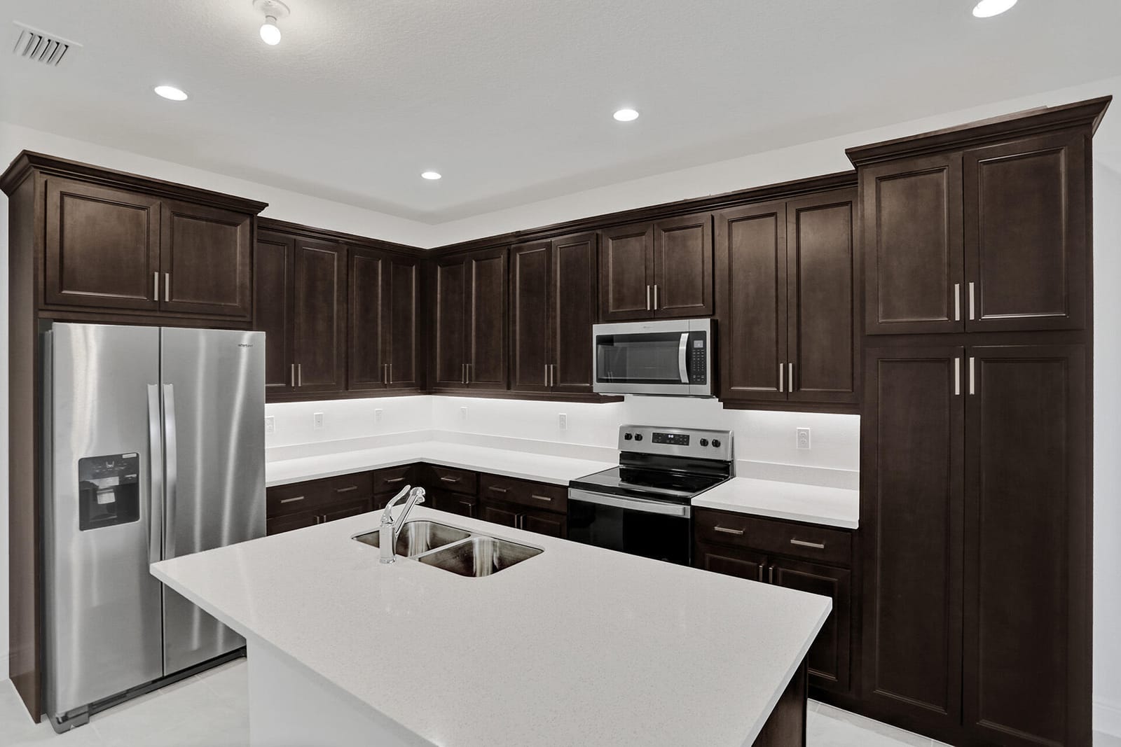 585 SANDERLING Circle, Deerfield Beach, FL 33442 photo 14