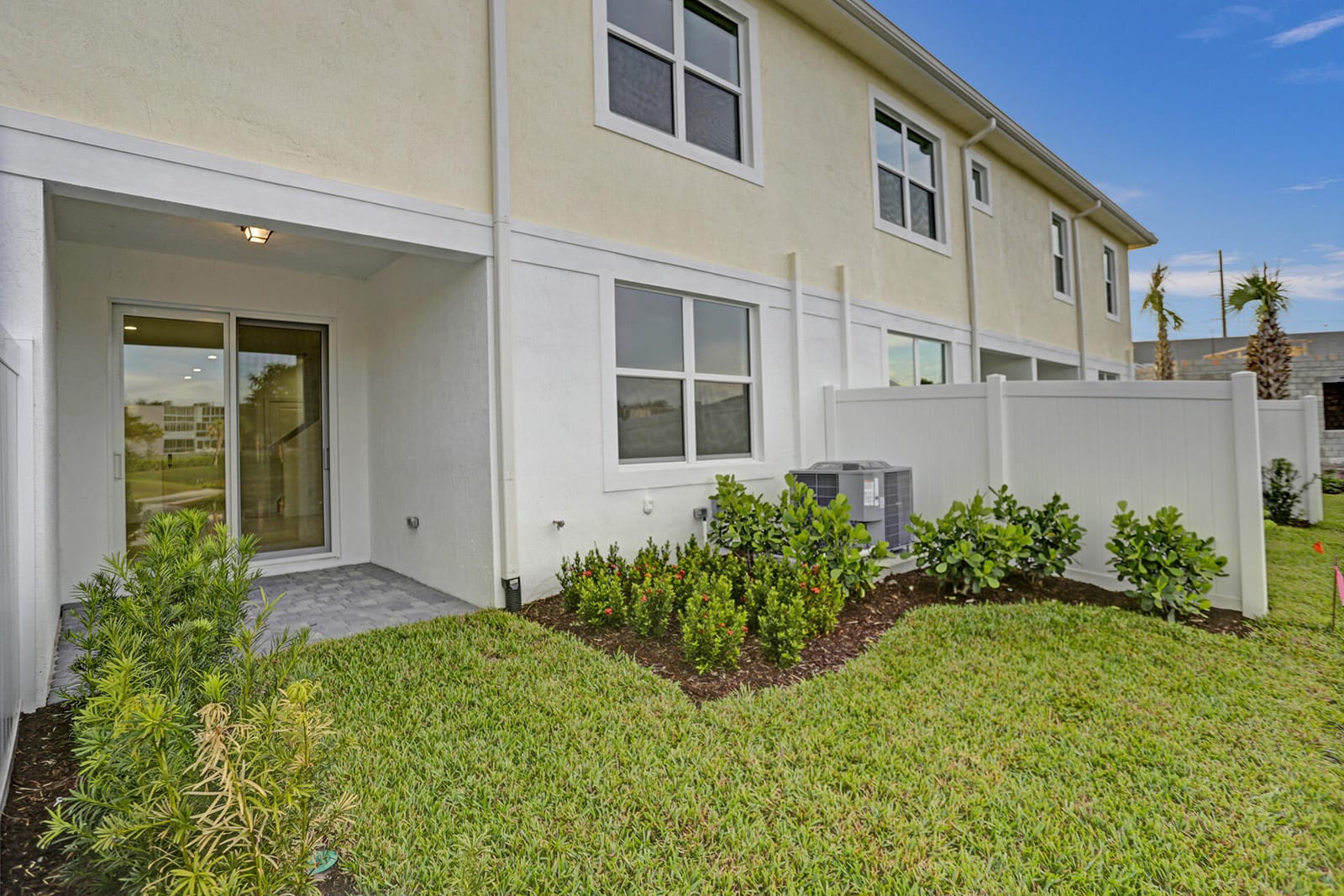585 SANDERLING Circle, Deerfield Beach, FL 33442 photo 3
