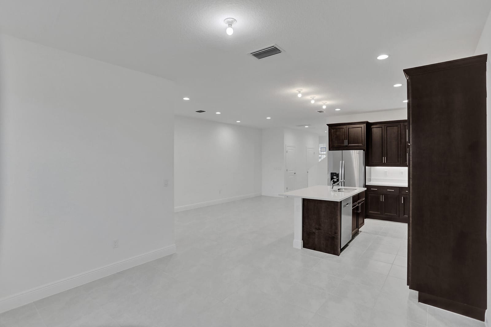 585 SANDERLING Circle, Deerfield Beach, FL 33442 photo 6