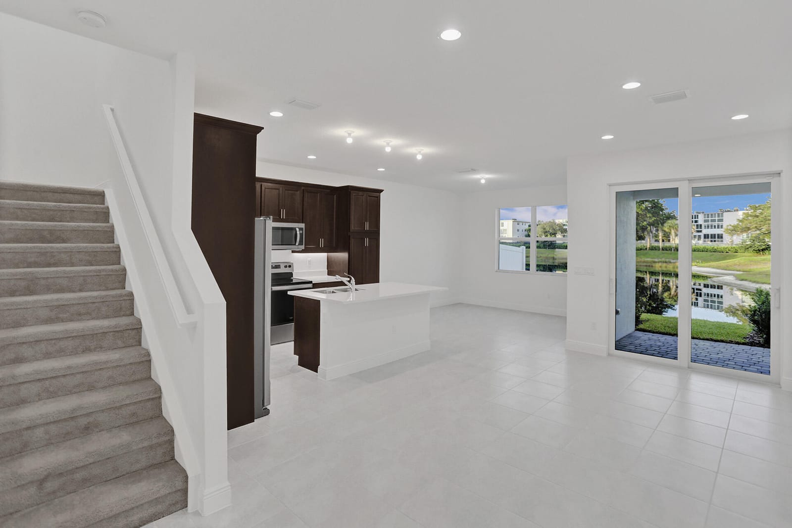 585 SANDERLING Circle, Deerfield Beach, FL 33442 photo 9